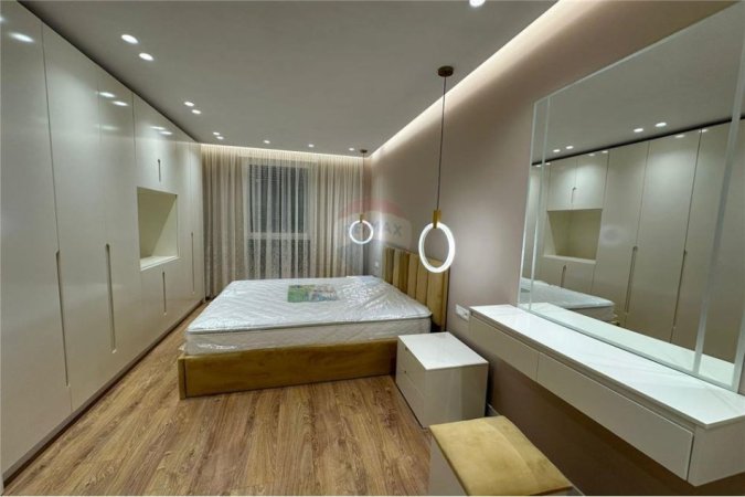 Tirane, jepet me qera apartament 2+1+Ballkon Kati 5, 110 m² 1.200 € (Rruga e Kosovareve)