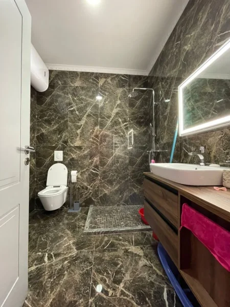 Tirane, shitet apartament 1+1 , 85 m² 165.000 € (Mbi Unaze)