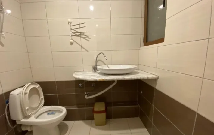Tirane, jepet me qera apartament 2+1+Aneks+Ballkon Kati 2, 130 m² 50.000 € (Kopshti Zoologjik)