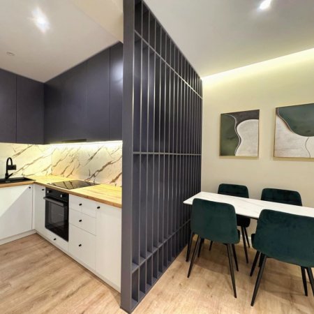 Tirane, jepet me qera apartament 1+1 , 65 m² 700 € (Pazari i ri)