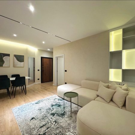 Tirane, jepet me qera apartament 1+1 , 65 m² 700 € (Pazari i ri)