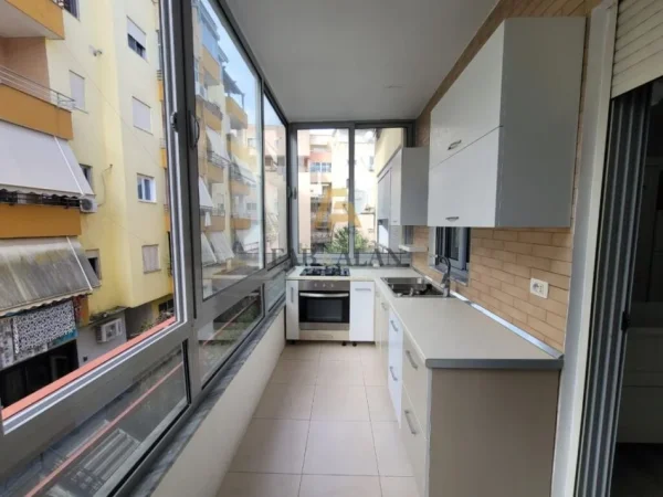 Tirane, shitet apartament 2+1+2, Kati 3, 120 m² 215.000 € (Liqeni i Thate)