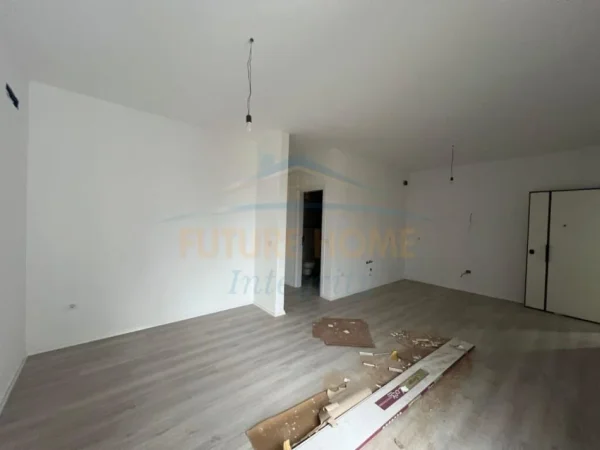 Tirane, shitet apartament 2+1+2 Kati 3, 92 m² 150.000 € (PORCELAN)