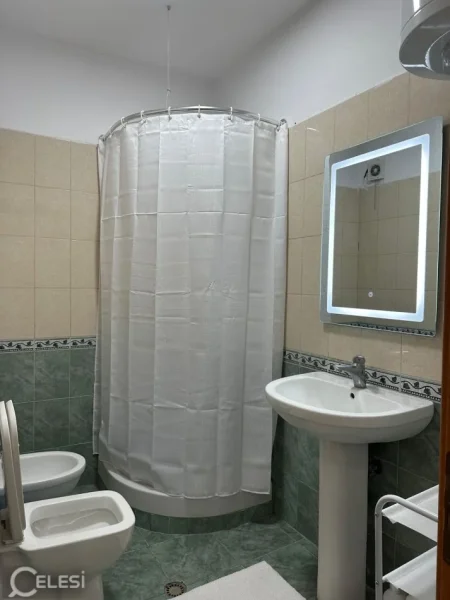 Tirane, jepet me qera apartament 2+1+Ballkon Kati 1, 70 m² 480 € (FABRIKA E MIELLIT)