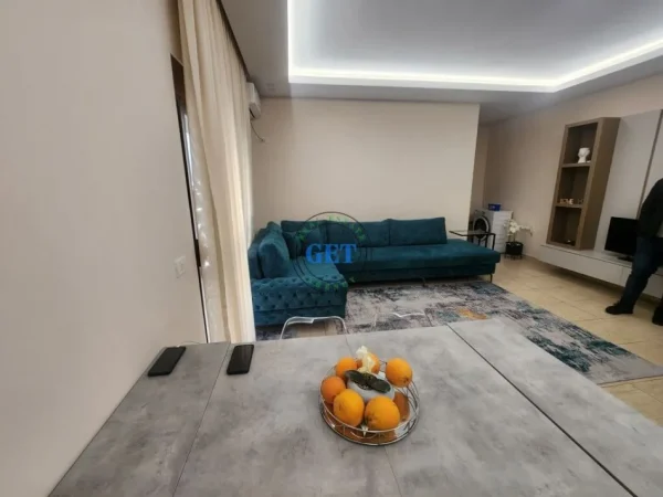 Durres, jepet me qera apartament 1+1 Kati 2, 60 m² 500 € (Shkembi i Kavajes, Durrës)