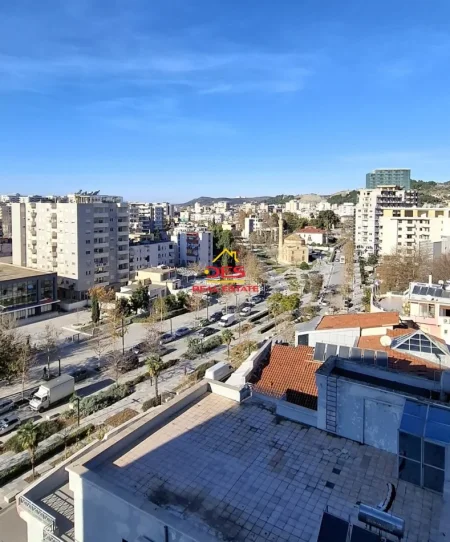 Vlore, shitet apartament 2+1+Ballkon Kati 7, 110 m² 176.000 € (Rruga Sadik Zotaj)