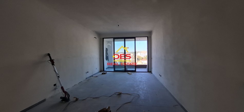 Vlore, shitet apartament 2+1+Ballkon Kati 7, 110 m² 176.000 € (Rruga Sadik Zotaj)