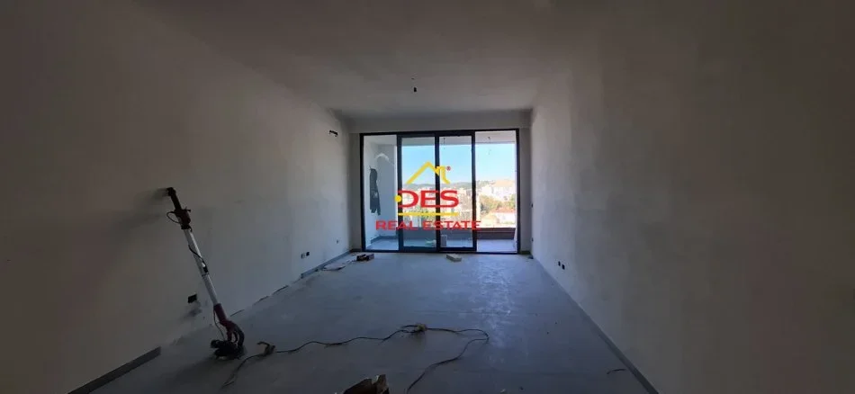 Vlore, shitet apartament 2+1+Ballkon Kati 7, 110 m² 176.000 € (Rruga Sadik Zotaj)