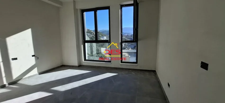 Vlore, shitet apartament 2+1+Ballkon Kati 7, 110 m² 176.000 € (Rruga Sadik Zotaj)