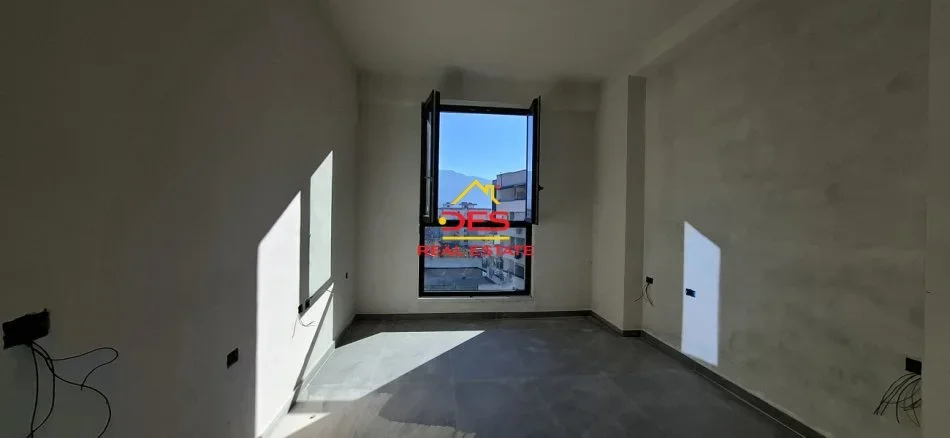 Vlore, shitet apartament 2+1+Ballkon Kati 7, 110 m² 176.000 € (Rruga Sadik Zotaj)