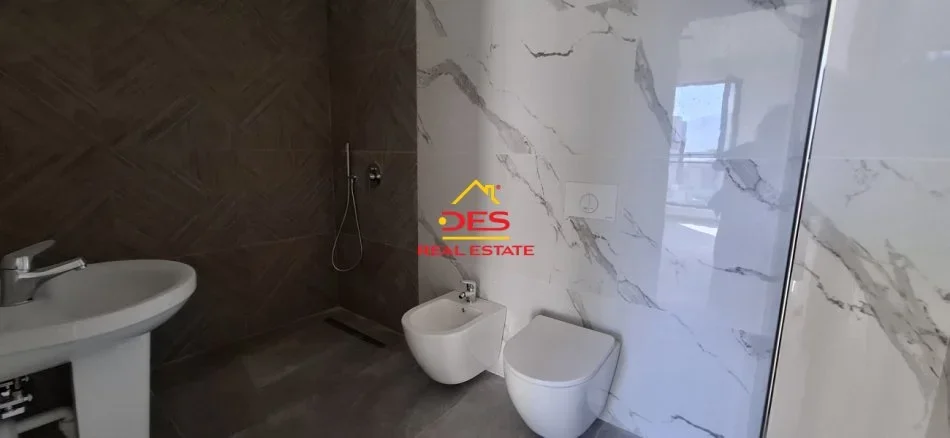 Vlore, shitet apartament 2+1+Ballkon Kati 7, 110 m² 176.000 € (Rruga Sadik Zotaj)