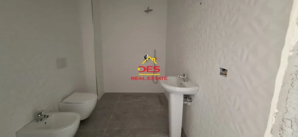 Vlore, shitet apartament 2+1+Ballkon Kati 7, 110 m² 176.000 € (Rruga Sadik Zotaj)