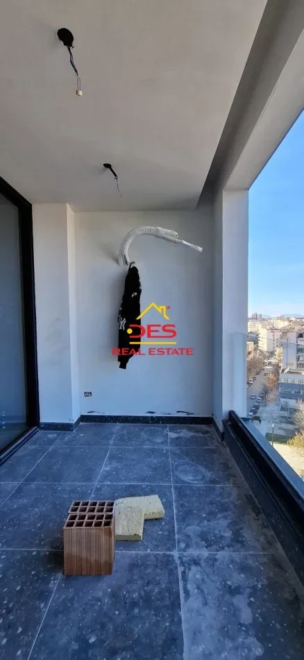 Vlore, shitet apartament 2+1+Ballkon Kati 7, 110 m² 176.000 € (Rruga Sadik Zotaj)