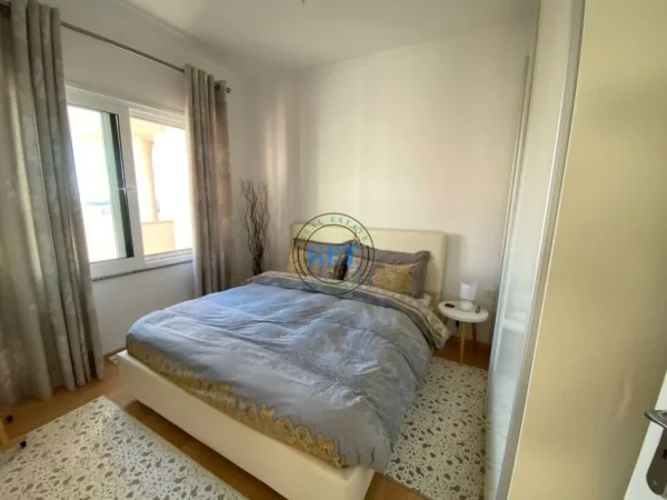 Durres, jepet me qera apartament 1+1 Kati 7, 40 m² 500 € (Rrota Kuqe,Plazh, Durrës)