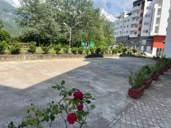 Tirane, shitet apartament 2+1+Ballkon Kati 3, 129 m² 127.700 € (FRESKU)