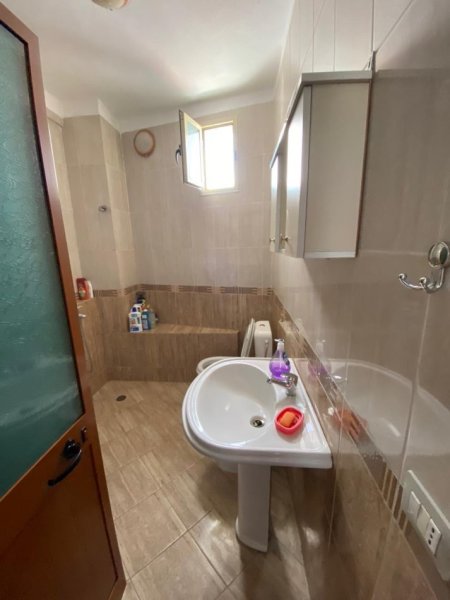 Tirane, jepet me qera apartament 2+1+Ballkon Kati 6, 76 m² 600 € (Mine Peza, Prokuroria)