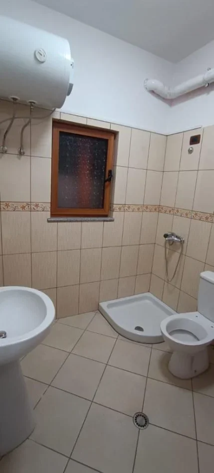 Tirane, jepet me qera shtepi 1+1+Ballkon Kati 2, 70 m² 350 € (Tregu i ri Elektrik)