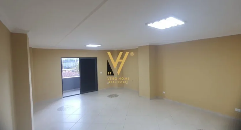 Tirane, jepet me qera zyre Kati 1, 160 m² 1.400 € (QENDER)