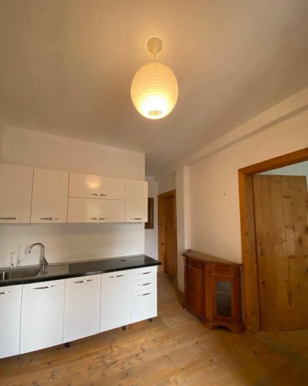 Tirane, jepet me qera apartament 2+1 Kati 2, 130 m² 500 € (Komuna e Parisit)