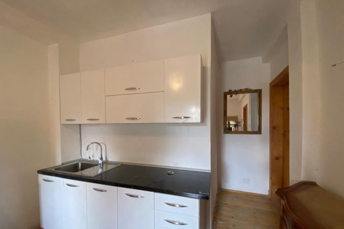 Tirane, jepet me qera apartament 2+1 Kati 2, 130 m² 500 € (Komuna e Parisit)