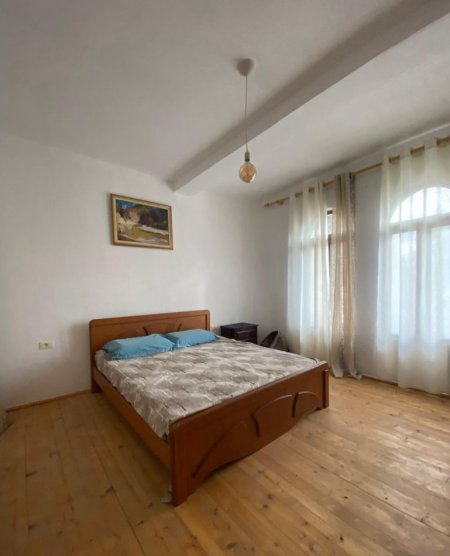 Tirane, jepet me qera apartament 2+1 Kati 2, 130 m² 500 € (Komuna e Parisit)