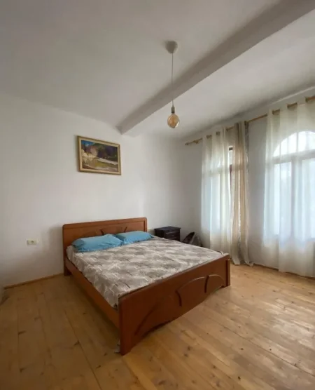 Tirane, jepet me qera apartament 2+1 Kati 2, 130 m² 500 € (Komuna e Parisit)