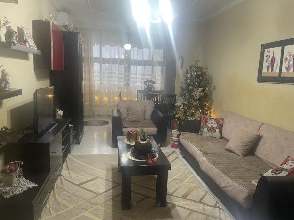 Tirane, jepet me qera 2+1+Ballkon Kati 7, 85 m² 500 € (LAPRAKE)