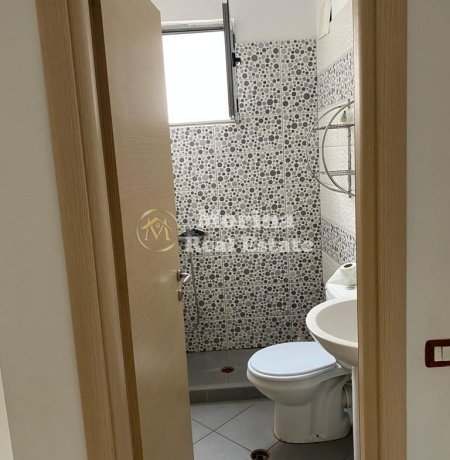 Tirane, jepet me qera apartament 2+1 Kati 5, 130 m² 450 € (Yzberisht)