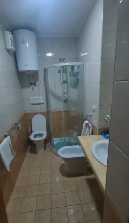 Tirane, jepet me qera apartament 1+1+Ballkon Kati 5, 70 m² 620 € (RRUGA E ELBASANIT)