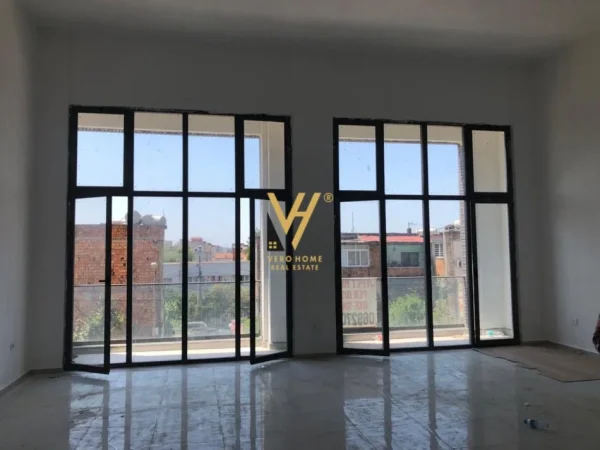 Tirane, shitet ambjent biznesi Kati 1, 88 m² 250.000 € (XHAMLLIKU)