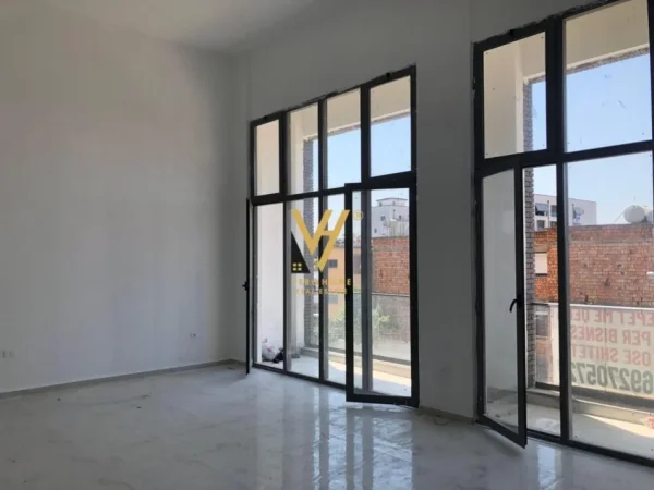 Tirane, shitet ambjent biznesi Kati 1, 88 m² 250.000 € (XHAMLLIKU)