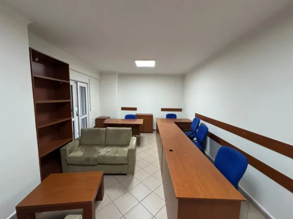 Durres, jepet me qera zyre Kati 2, 50 m² 250 € (Vollga Durres)