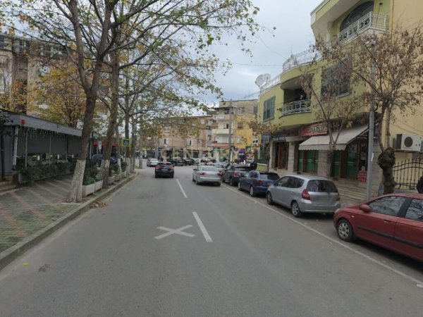Tirane, shitet ambjent biznesi Kati 0, 168 m² 720.000 € (Rruga Mine Peza)