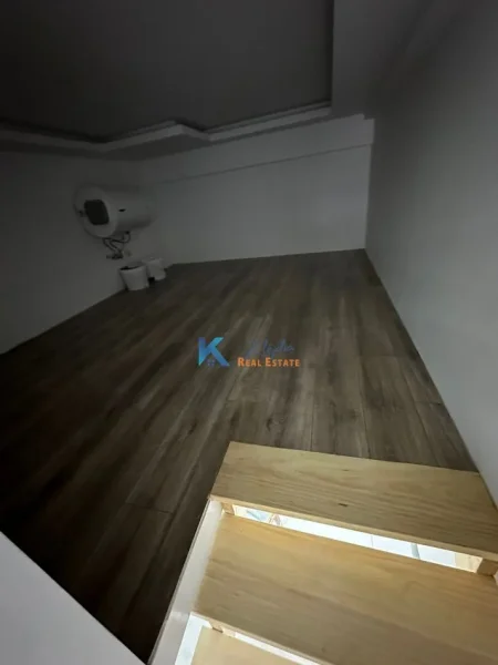 Tirane, jap me qera dyqan Kati 0, 49 m² 600 € (Astir)