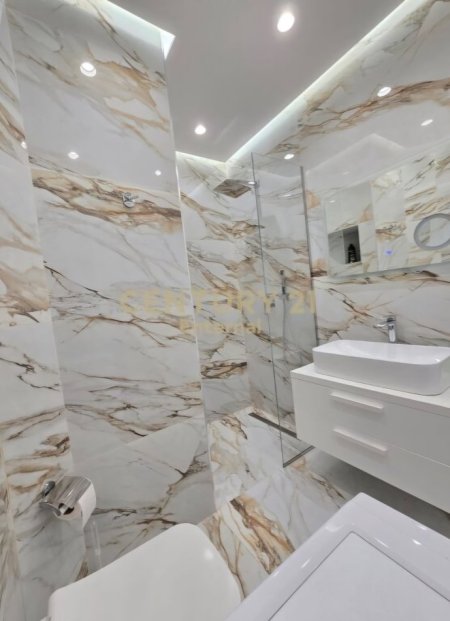 Tirane, jepet me qera 2+1 Kati 3, 107 m² 1.000 € (Ambasada Amerikane)
