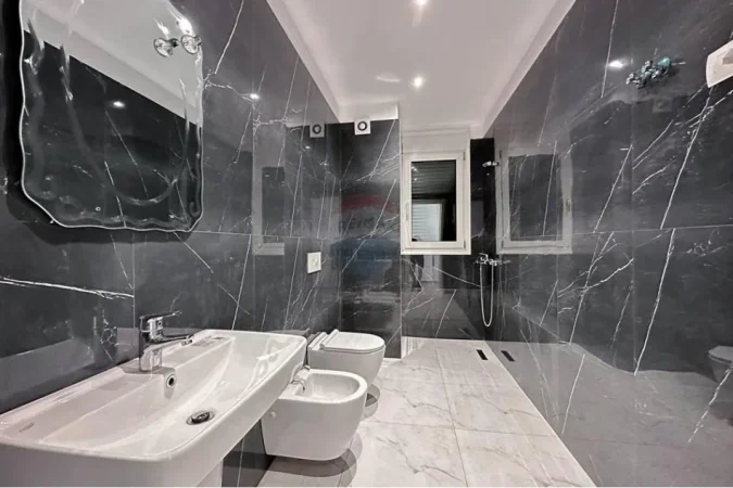 Tirane, shitet apartament 3+1+Ballkon Kati 9, 143 m² 505.000 € 