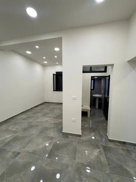 Tirane, shitet dyqan Kati 0, 67 m² 502.500 € (Stadiumi Dinamo)