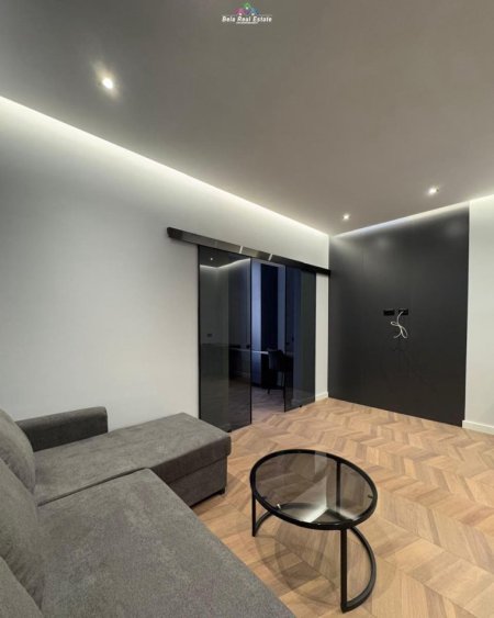 Tirane, jepet me qera apartament 1+1+Ballkon Kati 1, 43 m² 600 € (liqeni i thate)