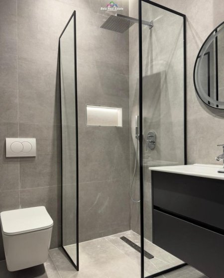 Tirane, jepet me qera apartament 1+1+Ballkon Kati 1, 43 m² 600 € (liqeni i thate)