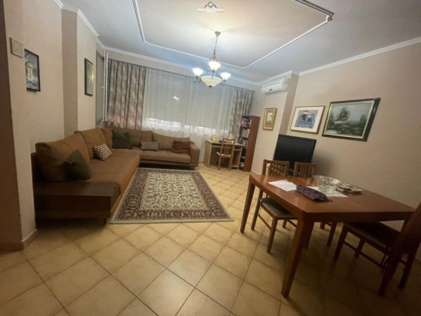 Tirane, jepet me qera apartament 1+1+Ballkon Kati 5, 70 m² 600 € (rruga elbasanit)