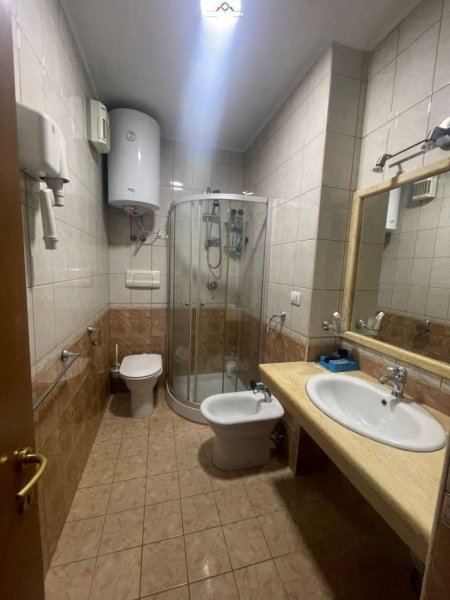 Tirane, jepet me qera apartament 1+1+Ballkon Kati 5, 70 m² 600 € (rruga elbasanit)