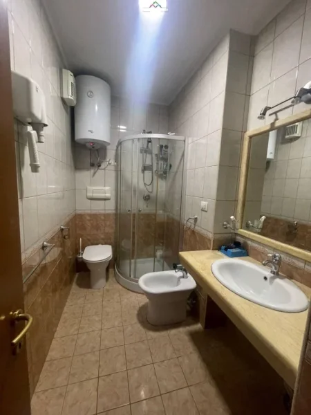 Tirane, jepet me qera apartament 1+1+Ballkon Kati 5, 70 m² 600 € (rruga elbasanit)
