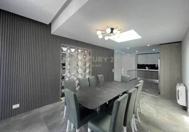 Tirane, jepet me qera apartament duplex 3+1 Kati 2, 300 m² 2.000 € (Kodra e Diellit Residence 2)