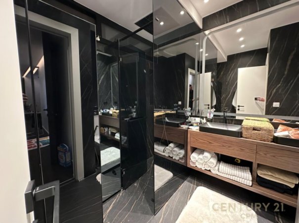 Tirane, jepet me qera apartament 2+1 Kati 4, 100 m² 2.500 € (Myslym Shyri)