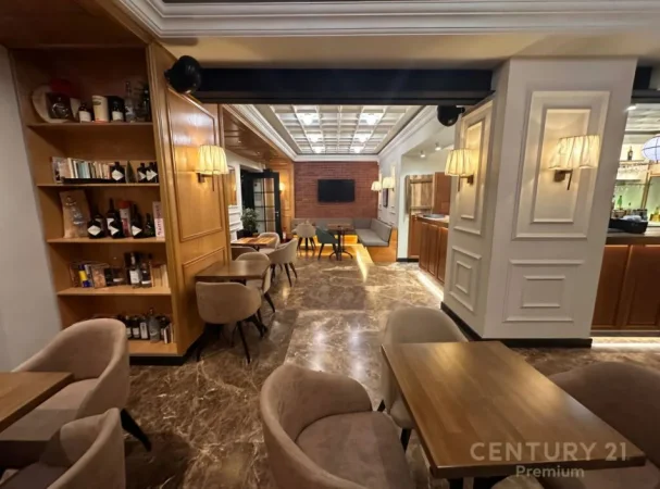 Tirane, shitet bar-resorant Kati 0, 2.000 m² 30.000 € (Sheshi Skënderbej)