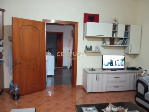 Durres, shes shtepi 3+1 Kati 0, 608 m² 120.000 € 