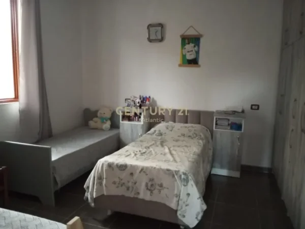 Durres, shes shtepi 3+1 Kati 0, 608 m² 120.000 € 