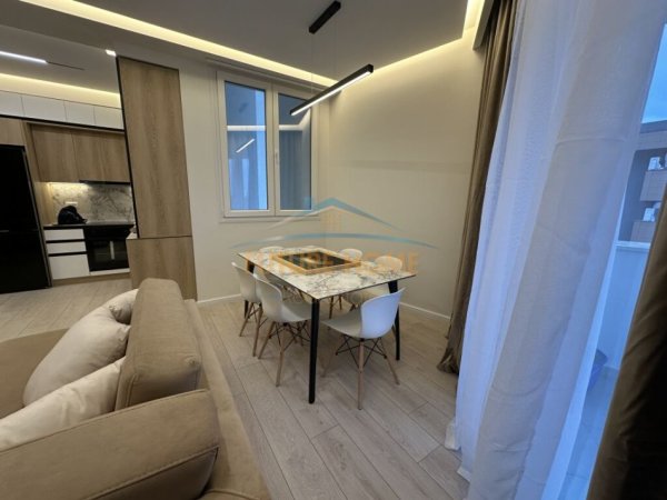 Shqiperi, jepet me qera apartament 2+1 Kati 8, 121 m² 800 € (Unaza e Re)