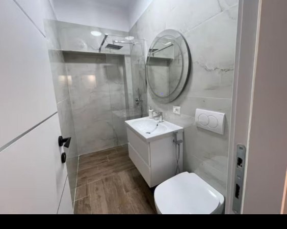 Tirane, jepet me qera apartament 1+1+Ballkon Kati 3, 60 m² 650 € (Rruga e Kavajës)