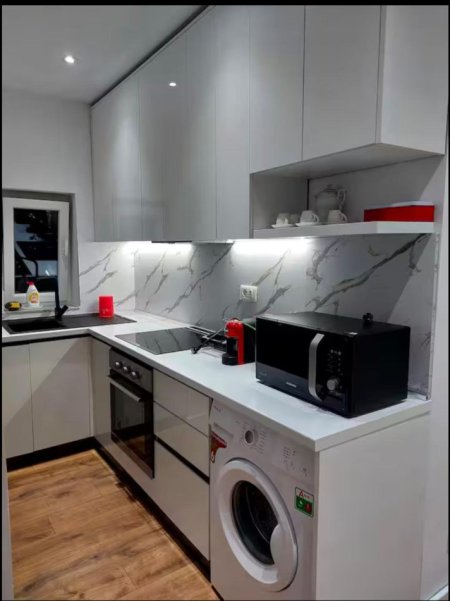 Tirane, jepet me qera apartament 1+1+Ballkon Kati 3, 65 m² 650 € (Rruga e Kavajës)